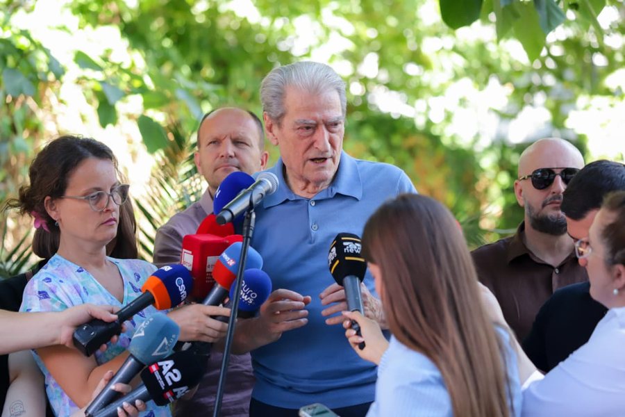 Thirrjet e protestuesve për largimin e tij dhe të Ramës, Berisha: