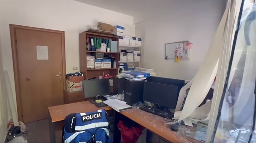 Protestuesit u distancuan, policia arreston 1 person p&euml;r sulmin te