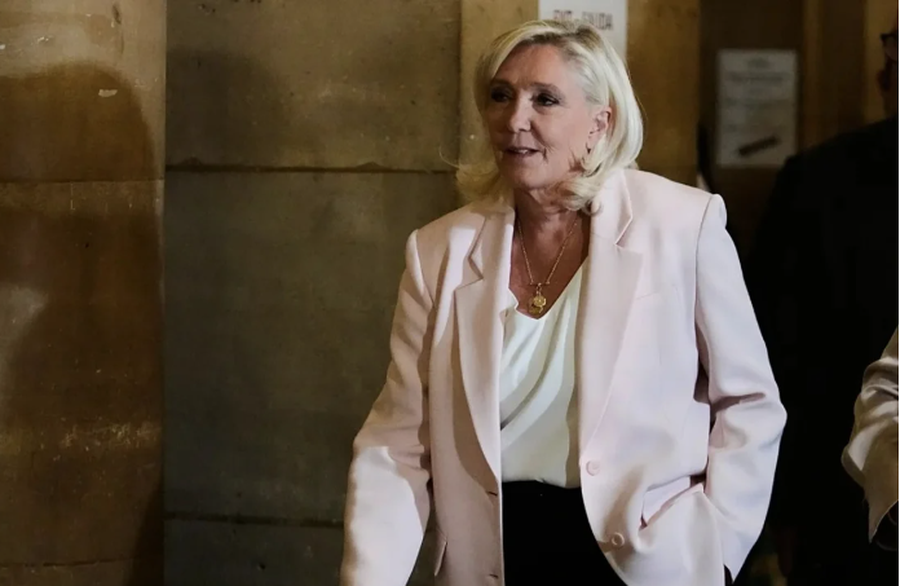 Mbetet n&euml; fuqi d&euml;nimi p&euml;r Le Pen, drejtuesja e ekstremit t&euml;