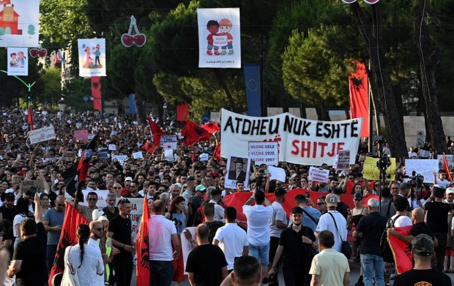 Tirana nuk ndal protestat kundër projektit të Zvërnecit, PE