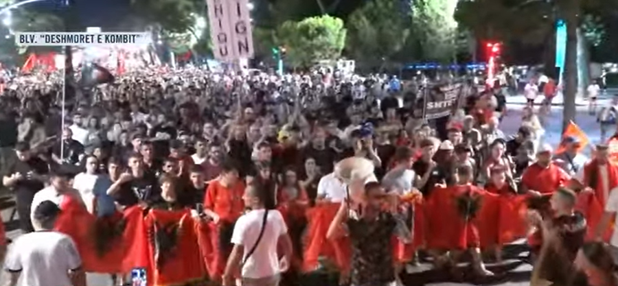 Nis marshimi në rrugët e Tiranës, protestuesit: Nesër 40