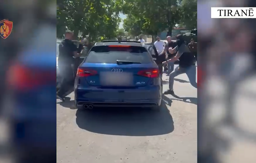 100 gram kokain&euml;, 6 polic&euml; nd&euml;rhyjn&euml; p&euml;r t&euml; kapur
