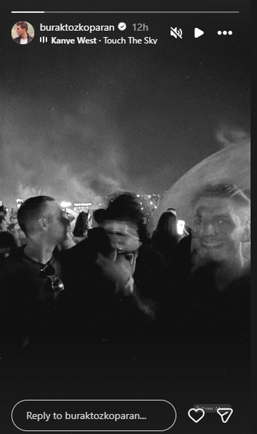 FOTO/ Aktori i njohur turk në koncertin e Kanye West, nxjerr pamje nga