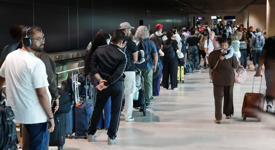 Alarm n&euml; aeroporte, sistemi i ri i BE shkakton vonesa masive