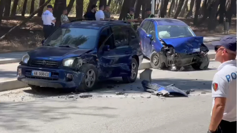 Aksident n&euml; Vlor&euml;, kamioni p&euml;rplaset me dy makina, plagosen dy