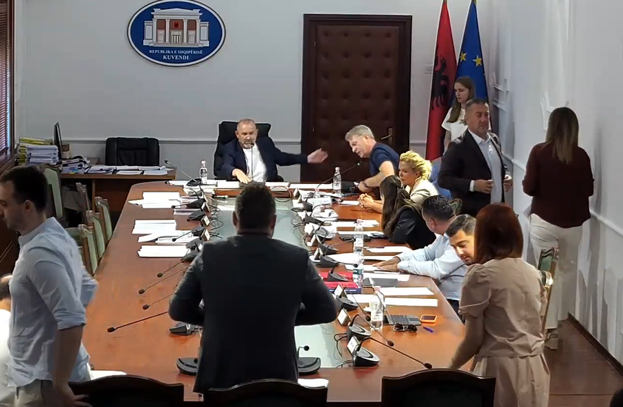 &ldquo;Muhabet l*shi&rdquo;, p&euml;rplasje n&euml; PS p&euml;r pr/ligjin e