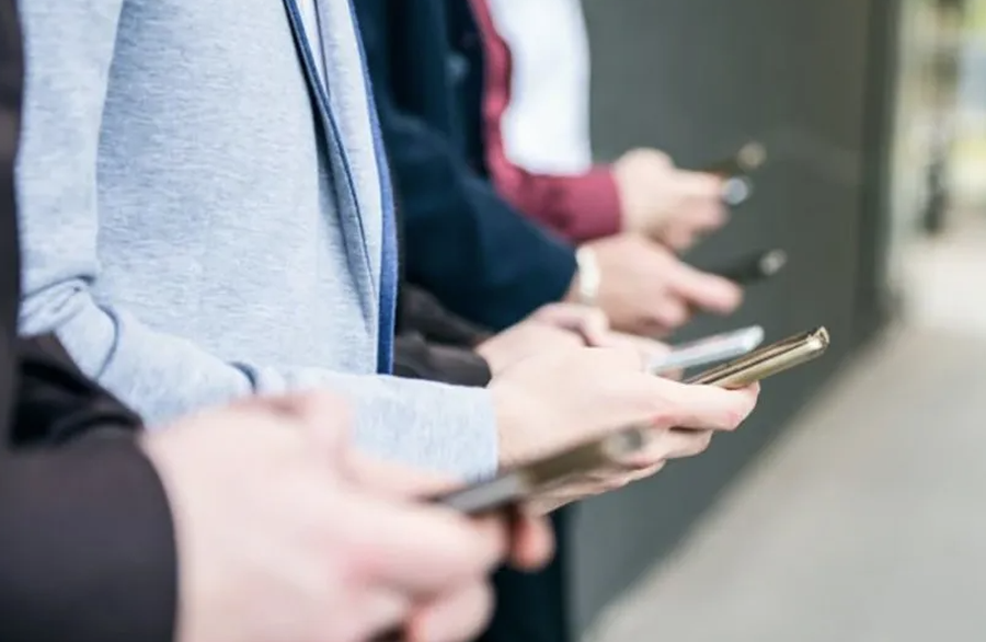Eurostat: Gjith&euml; dit&euml;n n&euml; telefon, por aft&euml;sit&euml;