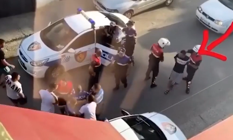 U filmuan duke marrë ryshfet, AMP arreston dy efektivë policie të
