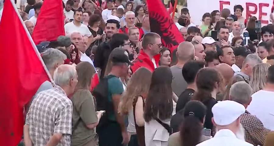 Protesta në ditën e 49, qytetarët sërish në shesh:
