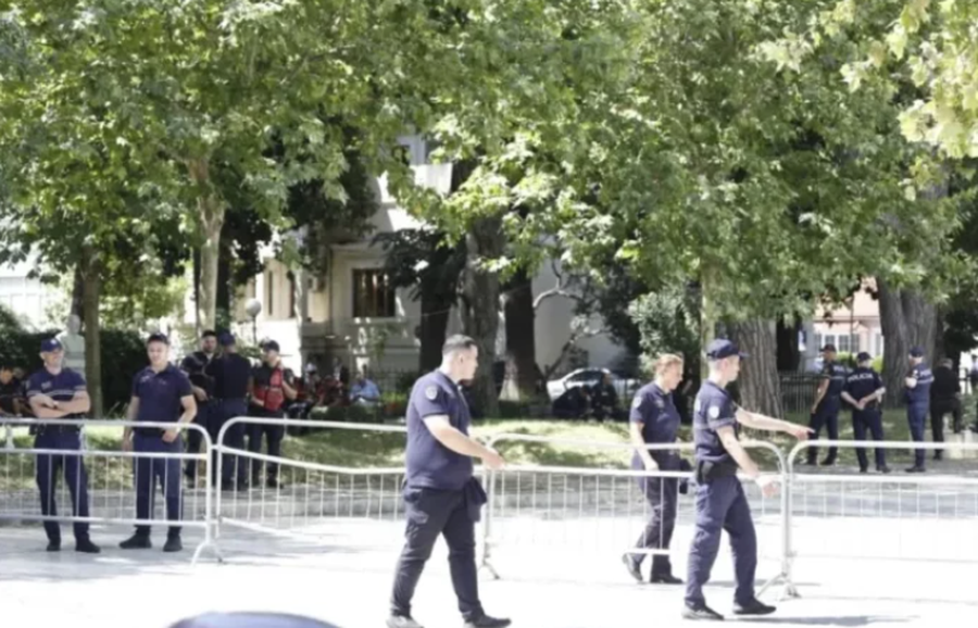 Sot Kuvend, seanca u ndryshua për shkak të protestës,