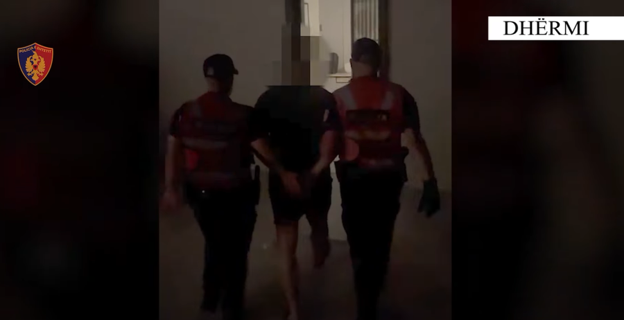 VIDEO/ Me pistoletë në marsup, policia kap në flagrancë