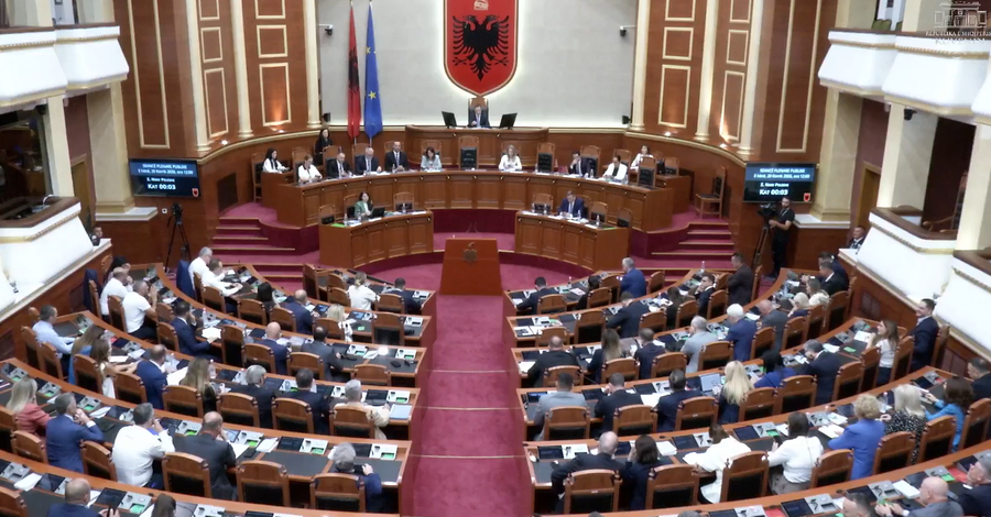 Sot Kuvend, PD reflekton dhe i jep fund bojkotit! Protestuesit mblidhen