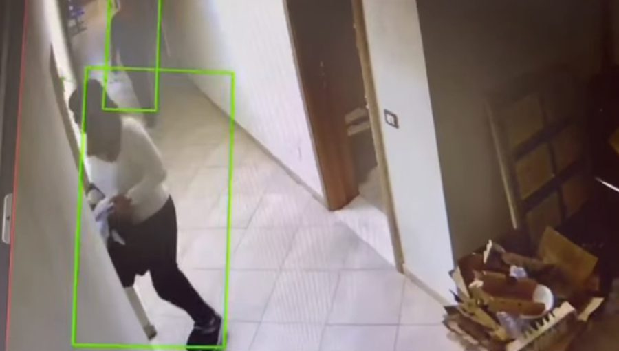 700 mijë € të zhdukura, kamerat filmuan drejtoreshën e