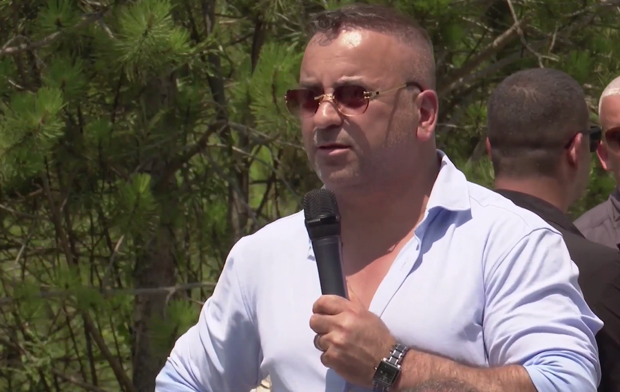Pashë që bënin bujtina, ndërtova dhe unë por ma