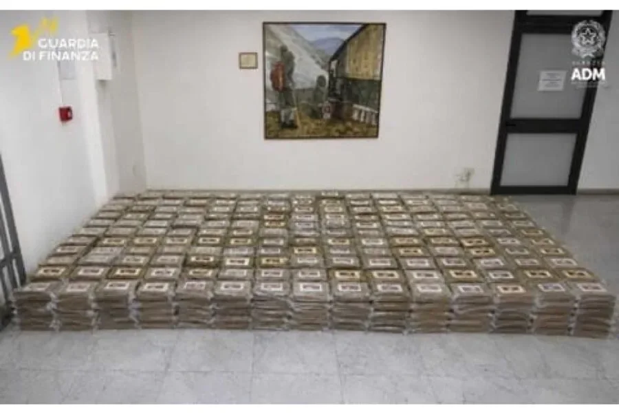 Drogë me flamur serb nga Ekuadori e fshehur në kuti bananesh/ Policia