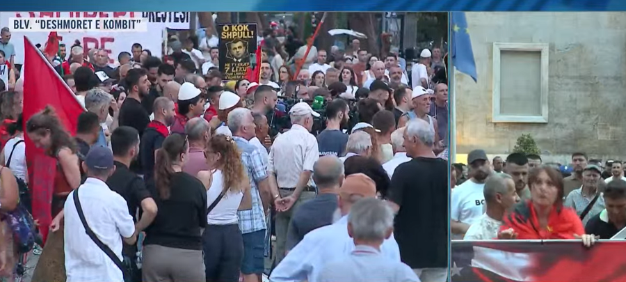 Protesta e 52-të para Kryeministrisë, qytetarët: Nuk largohemi