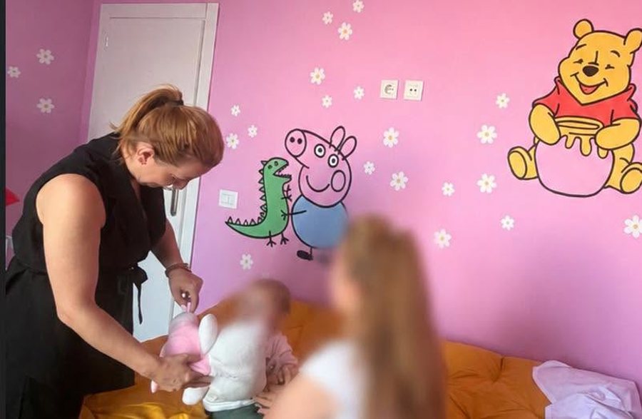 U d&euml;nua me 2 muaj burg, n&euml;na merr foshnj&euml;n 11 muajshe  n&euml;