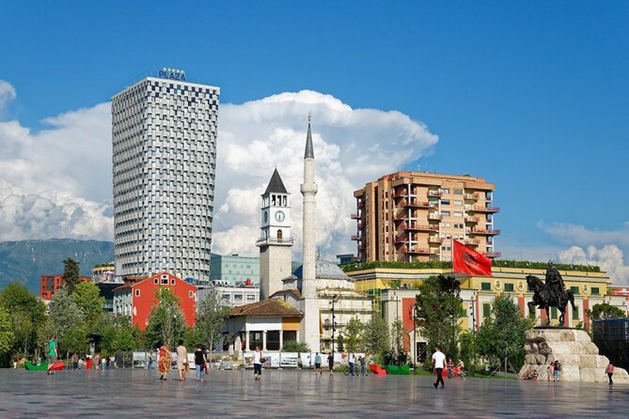Tirana dhe Elbasani “nën pushtetin” e pluhurit, raporti nxjerr