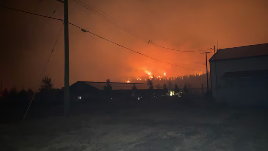 VIDEO/ &ldquo;Ndizet&rdquo; Kanadaja, qielli b&euml;het portokalli. Pamje