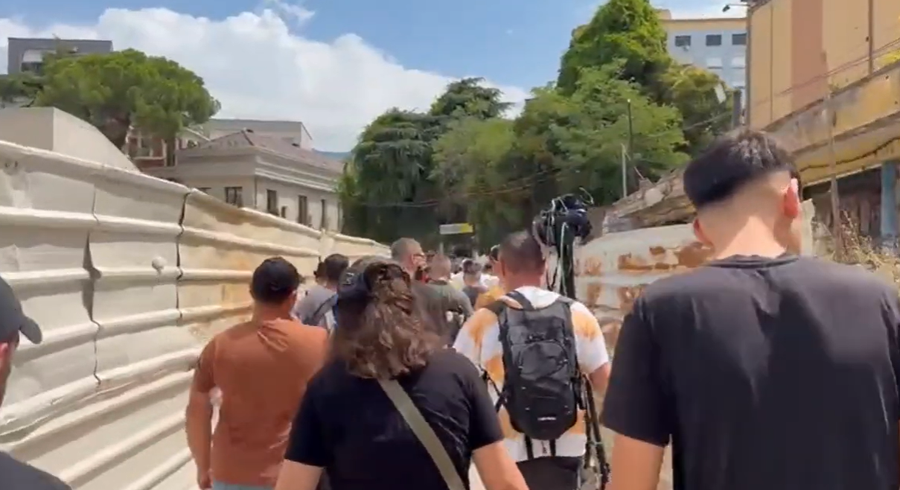 &ldquo;Lironi shqipet!&rdquo;, pes&euml; protestues t&euml; arrestuar nga