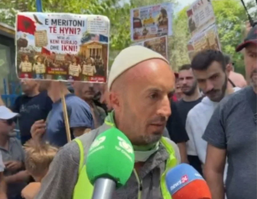 U arrestuan gjatë protestës, lirohen Arben Kola dhe një