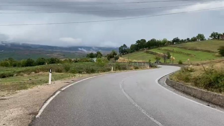 Reshjet e dendura, p&euml;rmbyten rrug&euml;t n&euml; Has, d&euml;mtohet