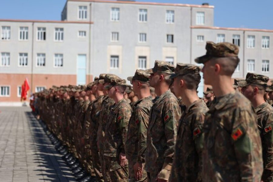 Mazhoranca miratoi e vetme marr&euml;veshjen sekrete n&euml; Kuvend, ja