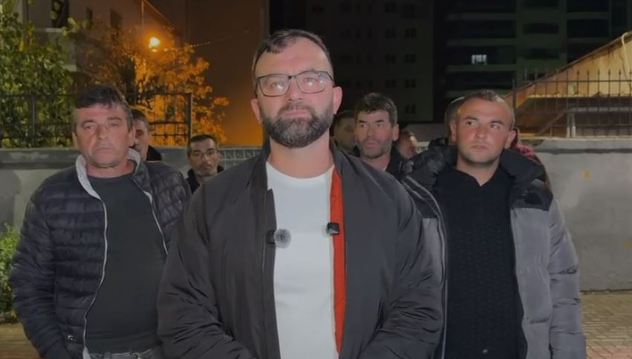 Arrestimi i Kevi Muçllarit, banorët protestë para Komisariatit: