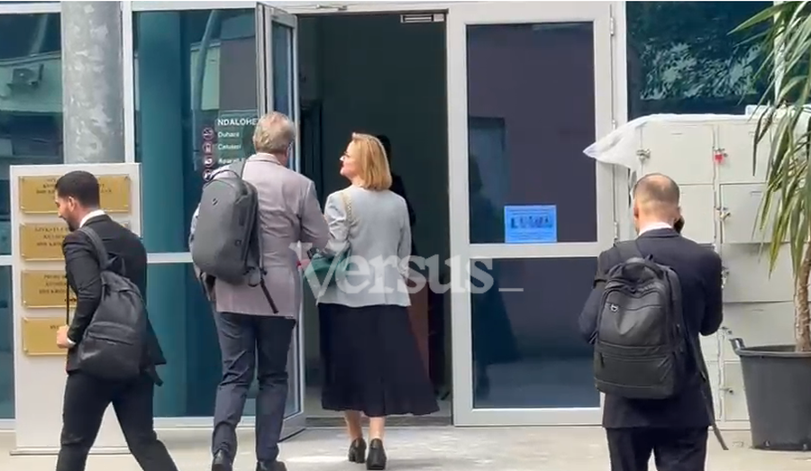 E pandehur në dosjen e Veliajt, Bushka shfaqet e buzëqeshur në