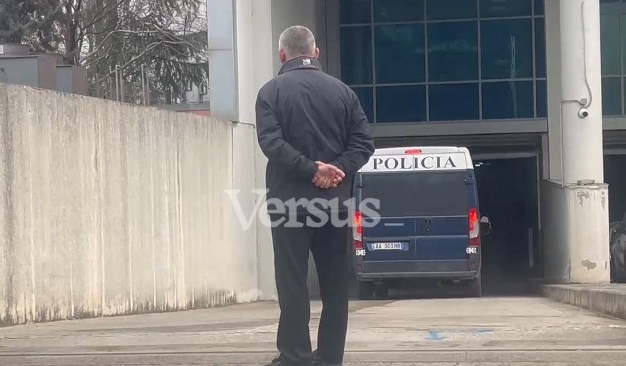 VIDEO/ Me forca policie rreth ndërtesës, Veliaj mbërrin në