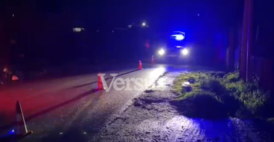 VIDEO/ Po kalonin rrug&euml;n, Benz-i p&euml;rplas dy k&euml;mb&euml;sor&euml;