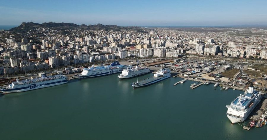 Pse anijet tregtare po braktisin flamurin shqiptar?