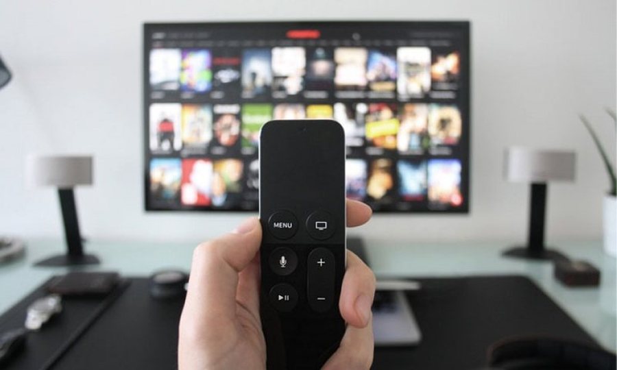 Influencerët e rrjetet sociale “bllokojnë” televizionet,