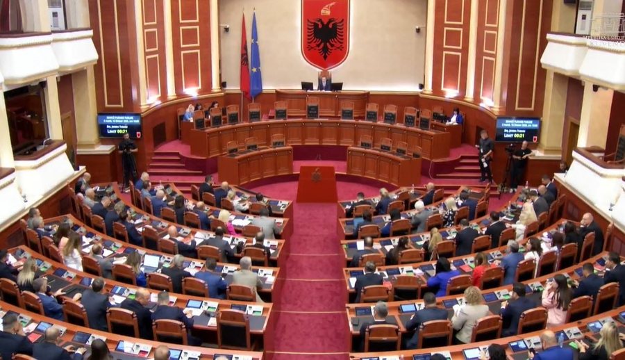 EMRAT / Opozita cakton drejtuesit e komisioneve parlamentare. Zyrtarizohen 4