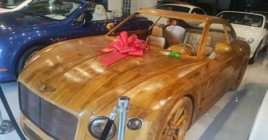 Makina që nuk e ke parë kurrë / Bentley prej druri shitet