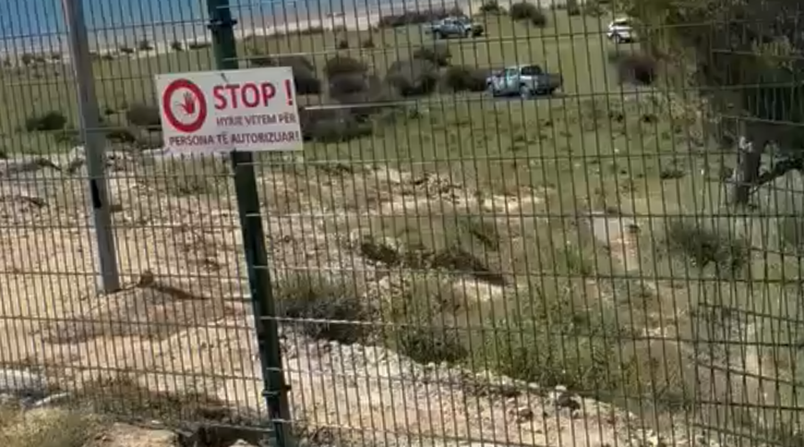Tërheqja e dytë pas protestave? Hiqet teli me gjemba në