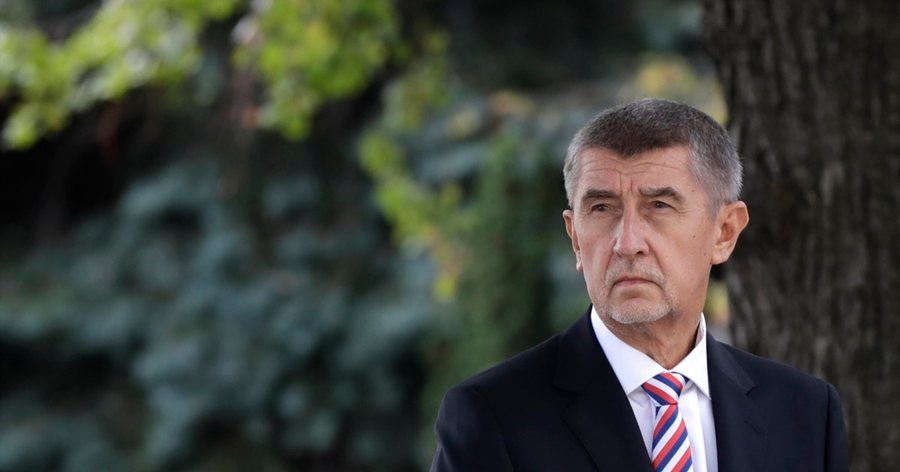 Ish-kryeministri çek sulmohet gjatë një tubimi