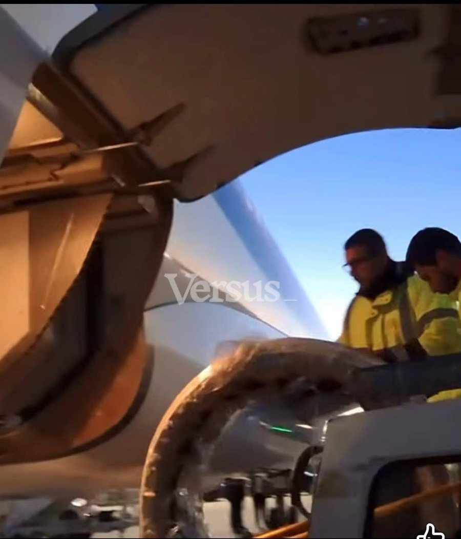 FOTOT/ Me eskort&euml; policie, mb&euml;rrin tubi q&euml; la Vlor&euml;n