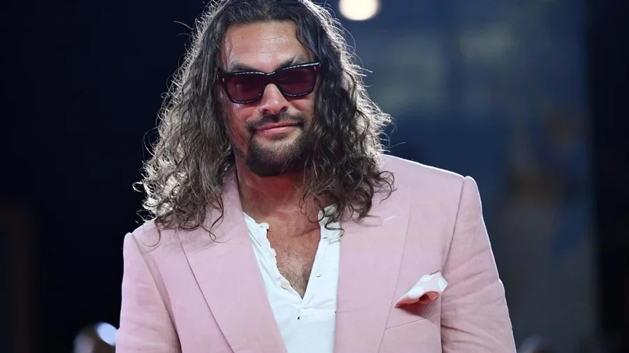 Dashuria për “Jason Momoa” e verboi, e veja britanike humb