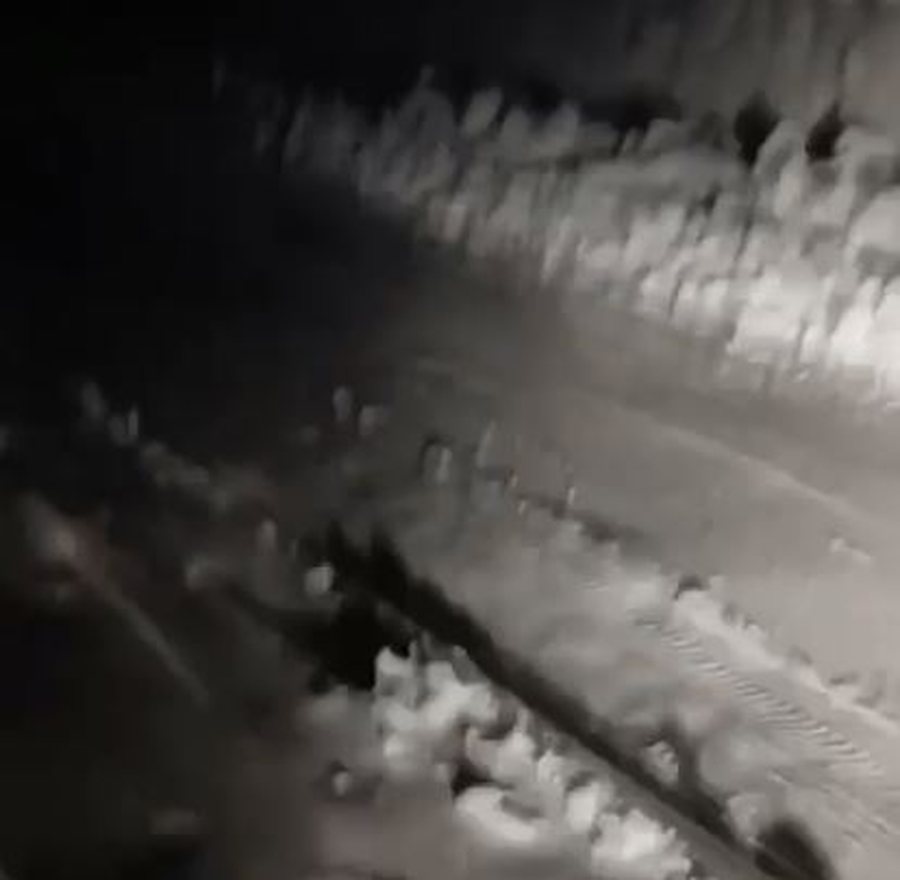 Bora bllokon rrug&euml;n e Thethit, varg i gjat&euml; automjetesh! Ankohen