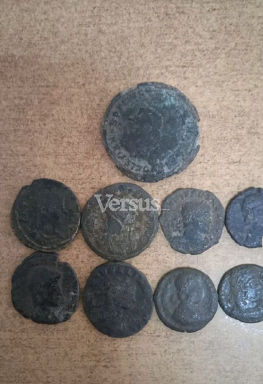 Shpata, unaza, monedha ari e argjendi, grabit&euml;sit i shesin hapur thesaret