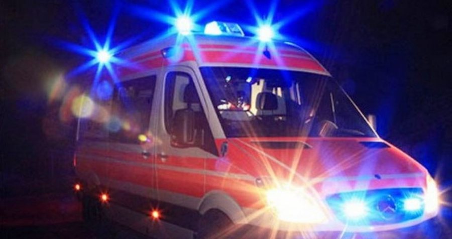 P&euml;rplasen dy makina n&euml; kryq&euml;zimin e Gjadrit, plagosen shoferi