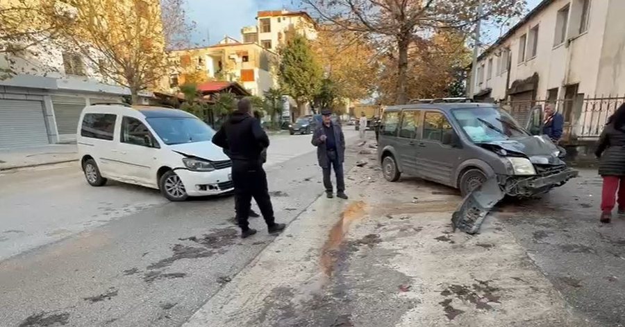 VIDEO/ Humbi kontrollin e "Vokswagenit" dhe përplasi makinën