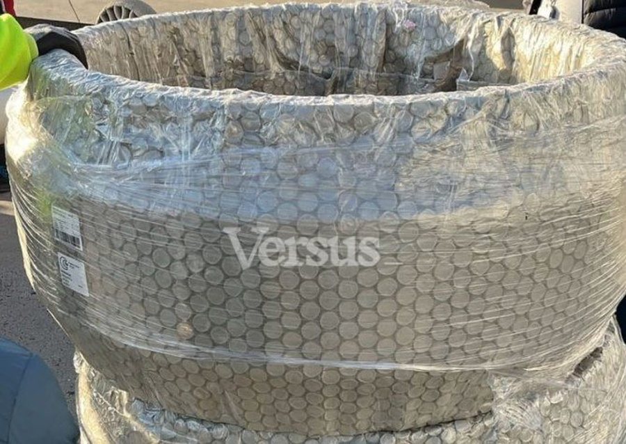 FOTOT/ Me eskort&euml; policie, mb&euml;rrin tubi q&euml; la Vlor&euml;n