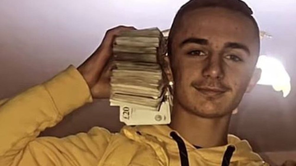 Albanian escaped from asylum and "choked" the streets of England with