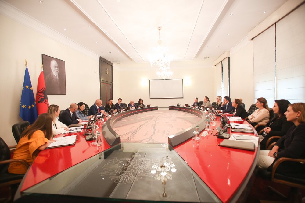 The new draft law "liberates" ministers from firms, reform or to