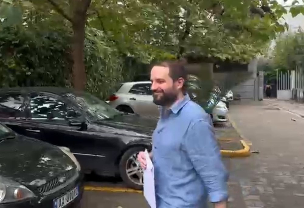 Arbër Veliaj appears again at SPAK, submits documents