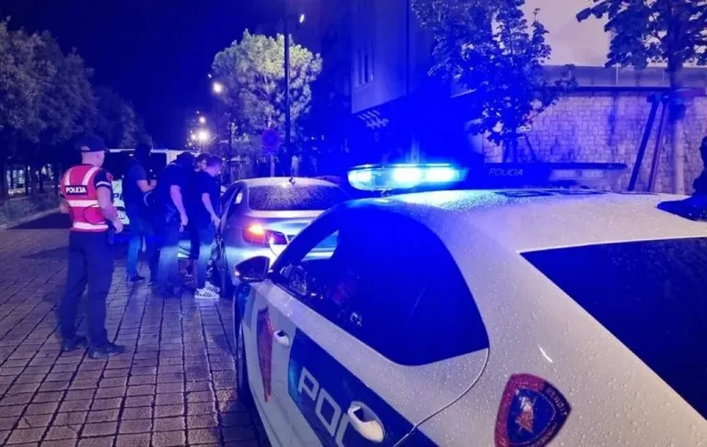 Grabitën karburantin me makinë të vjedhur/ Dy të rinjtë