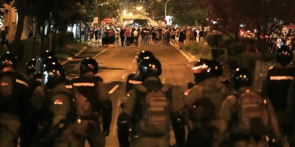 DW: Vučić uses criminal gangs to brutally suppress demonstrators