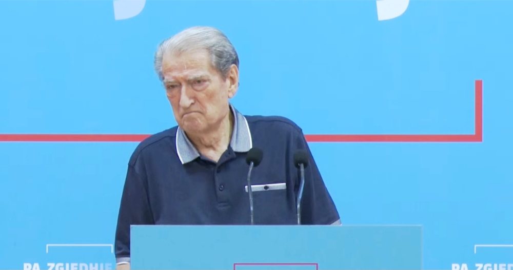 Parlamenti/ Berisha nuk pranon të hapë seancën. Tritan Shehu ende